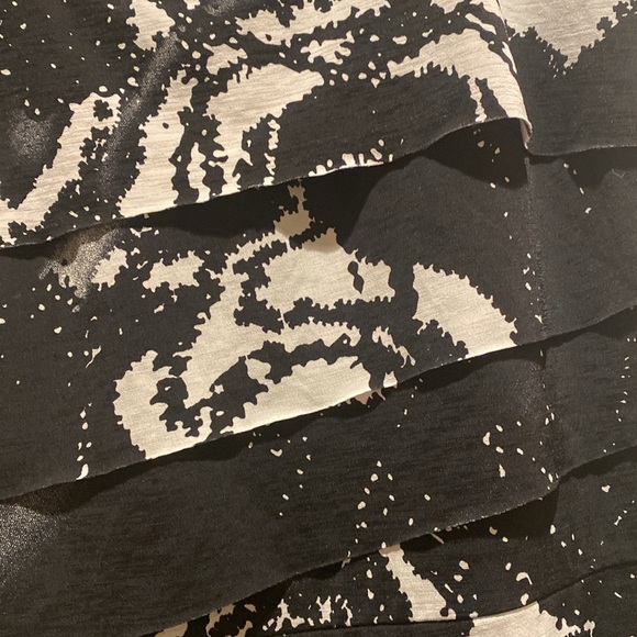 Libra layered tank top. Size LARGE - Picture 2 of 7